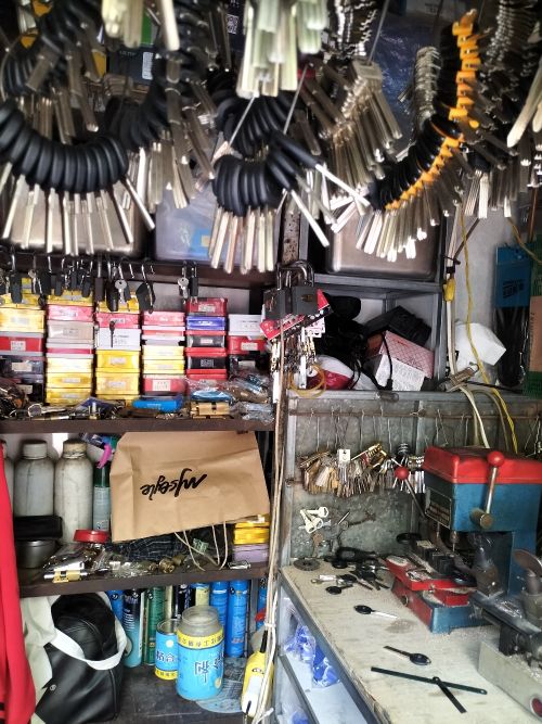 修鞋配钥匙开锁