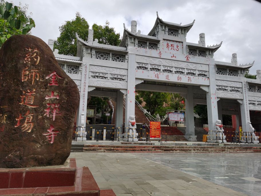 金山寺地上停车场-出入口