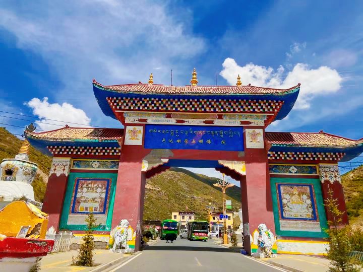 瓦须部落文化旅游景区