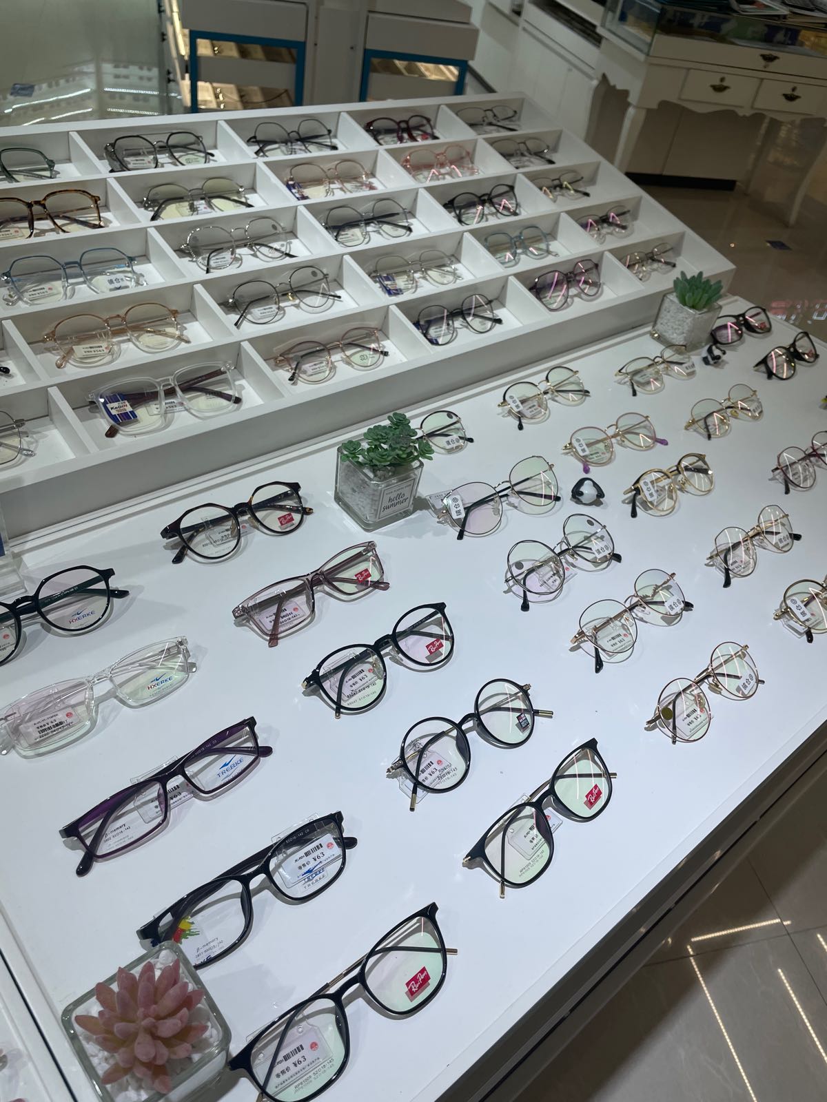 镜仓眼镜工厂(攀枝花银泰城店)
