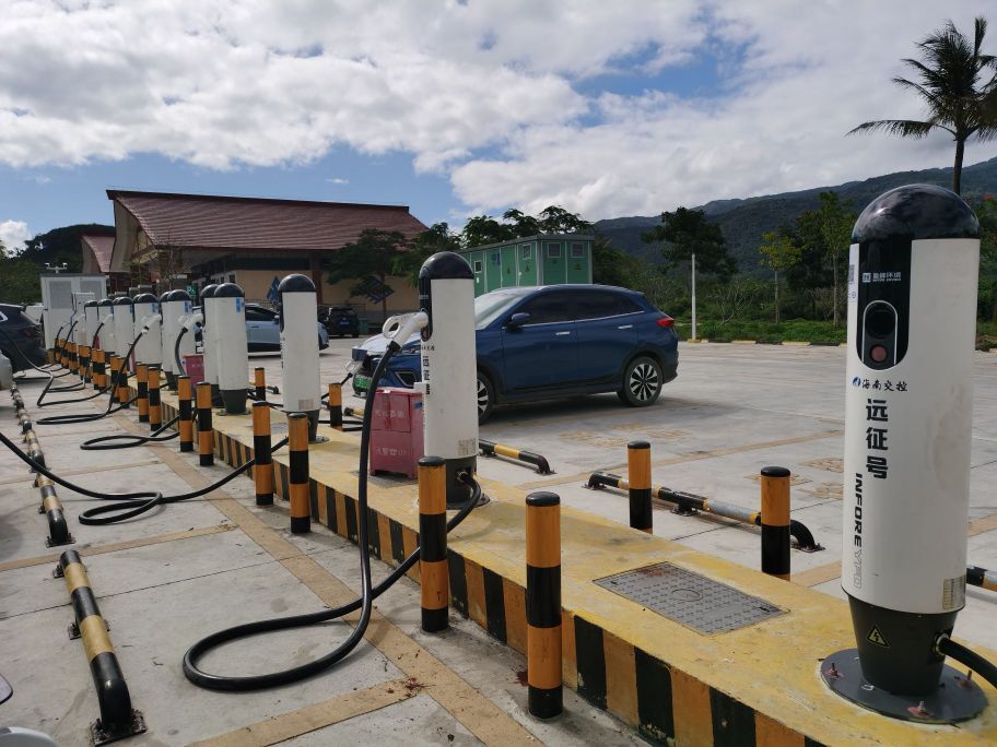 琼中服务区(海三高速三亚方向)