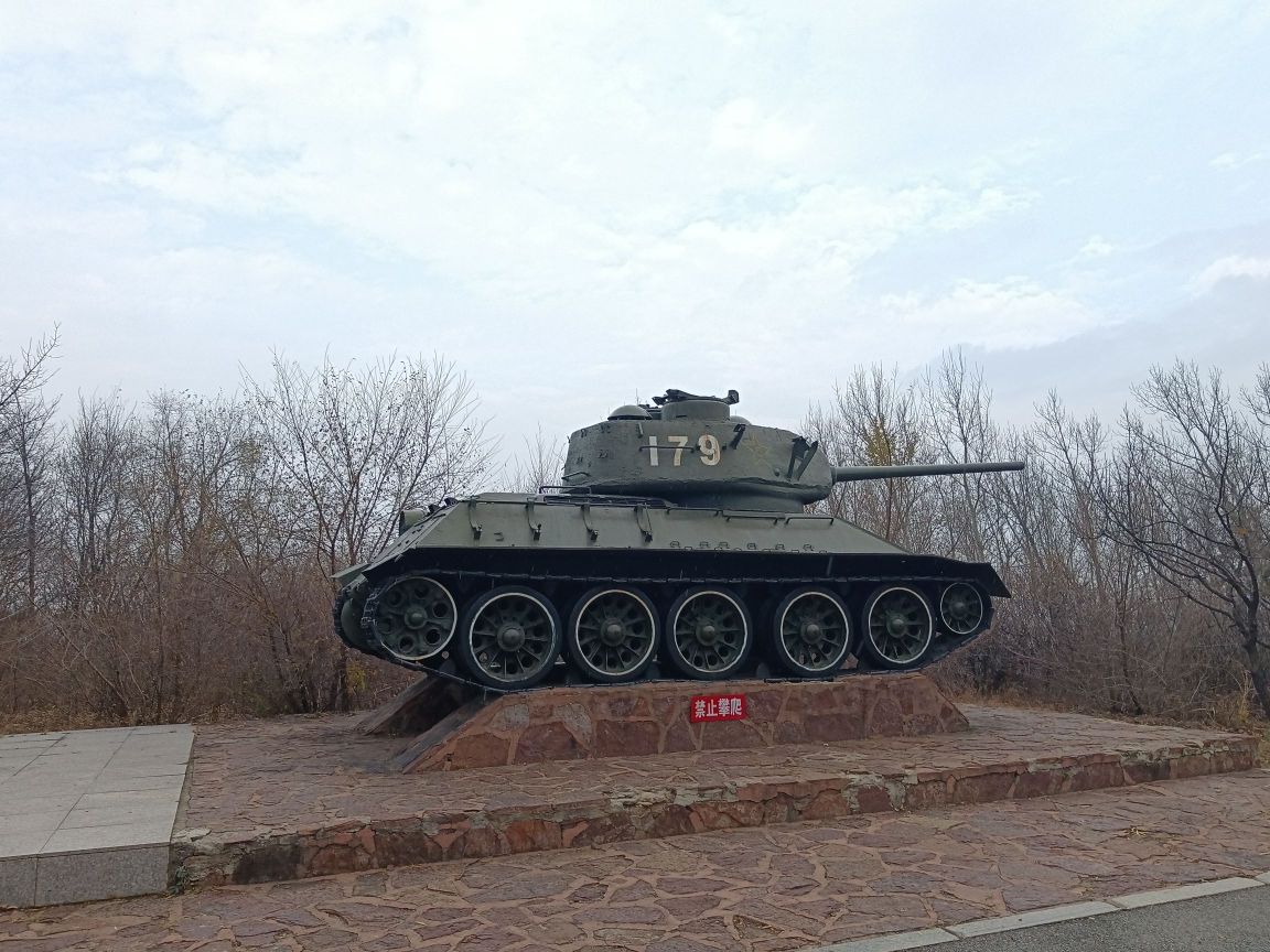 龙鼎山风景区-T-34/85式中型小坦克模型