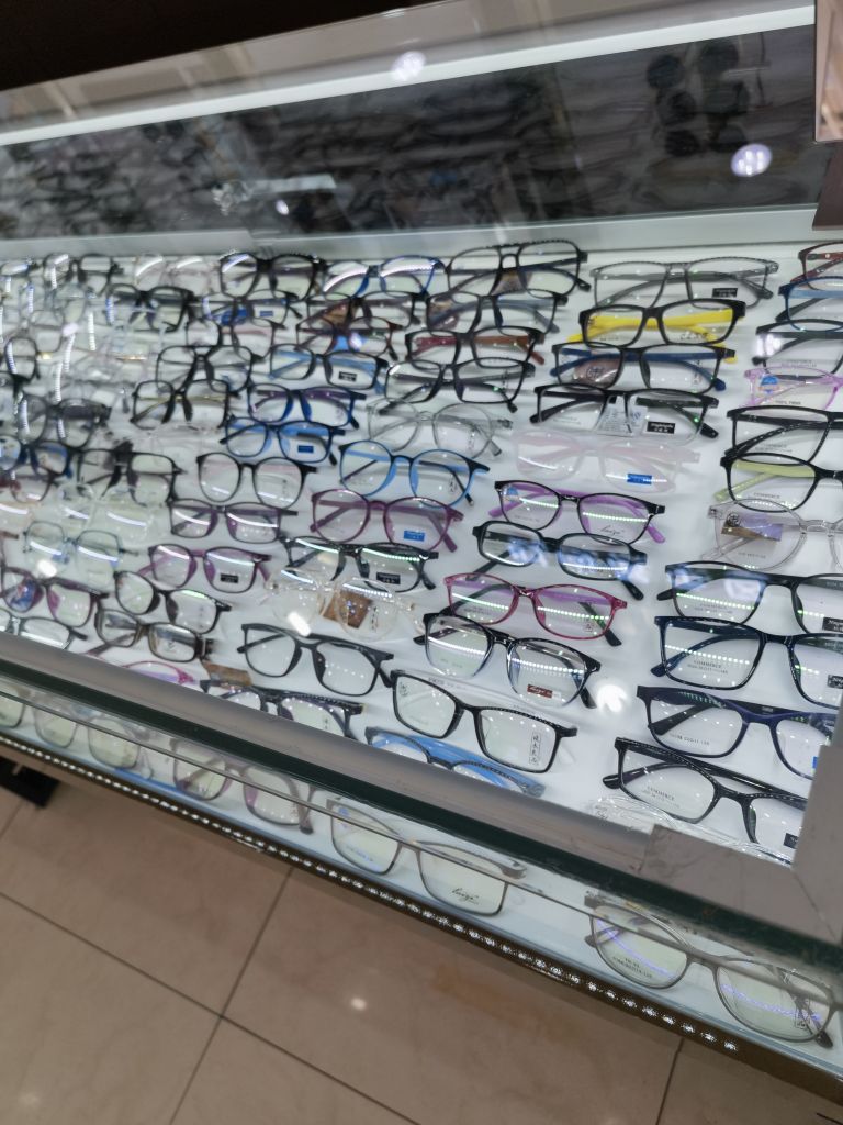 阜阳商厦精品眼镜(颍上北路店)