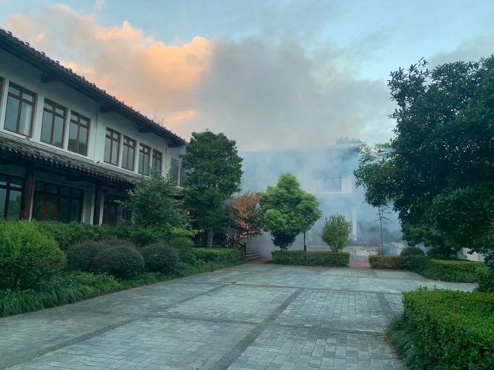 阁喝跫阈邸璞正