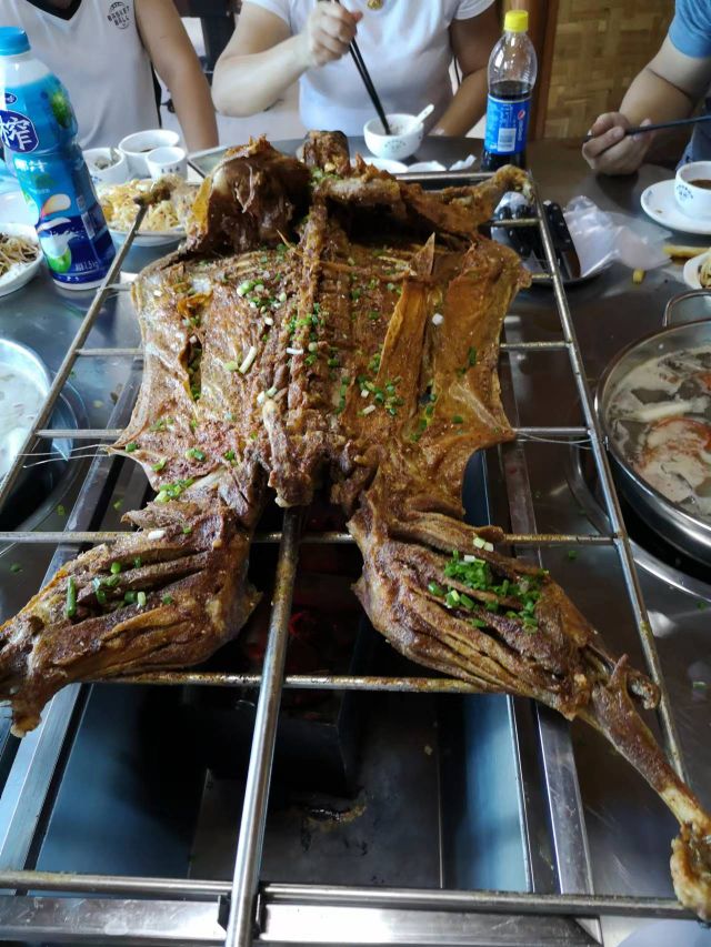 山湖羊特色烤全羊