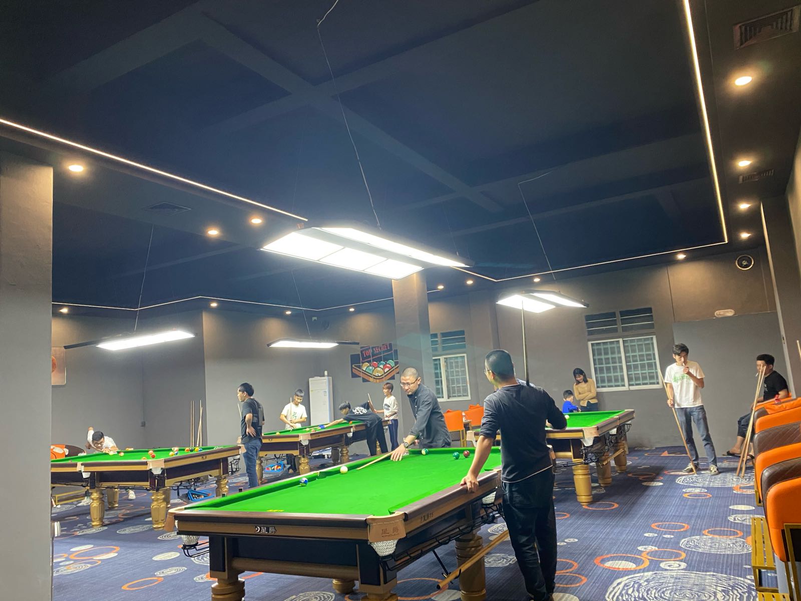 星倔趣球外钫台球俱乐部