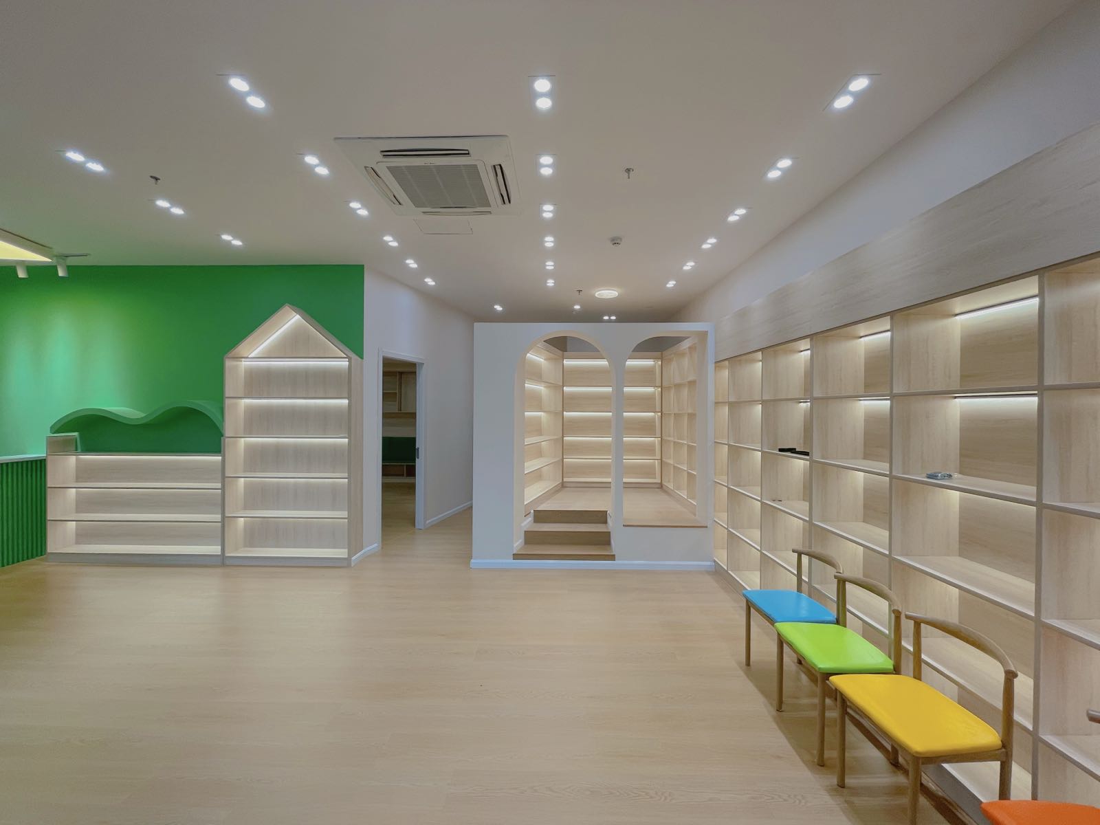绽虫火祓萤浏儿童书店