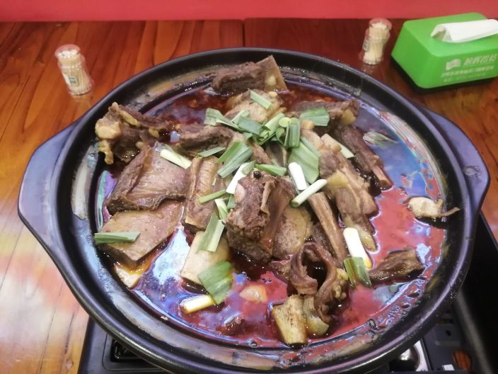 满堂红砂锅牛排