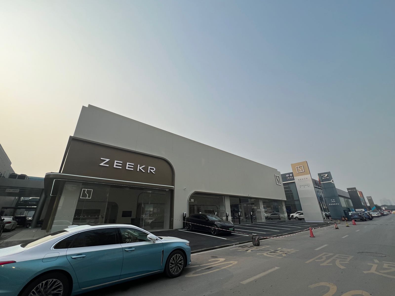 极氪家(重庆金菱车世界)