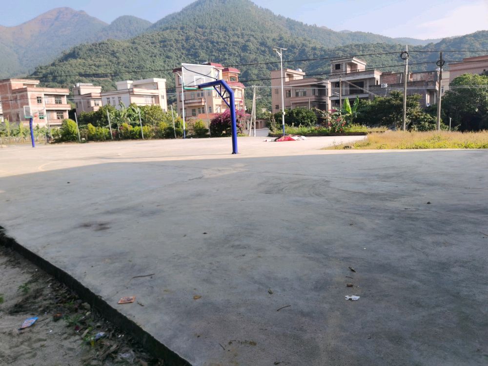 新德村篮球场