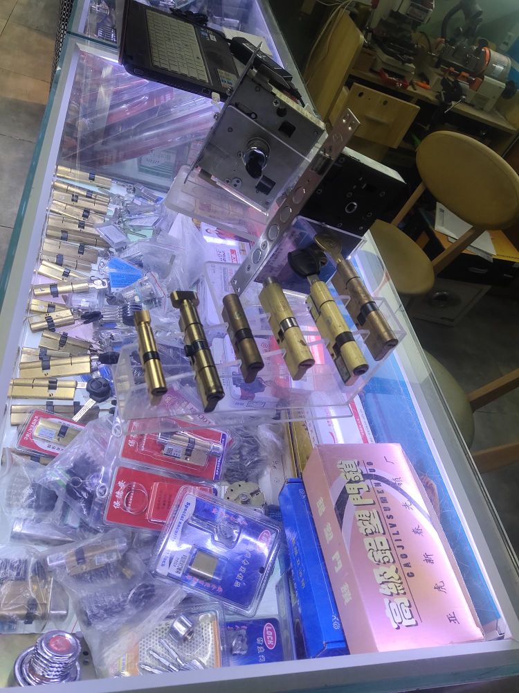致祥开锁换锁配钥匙上林轩超市店