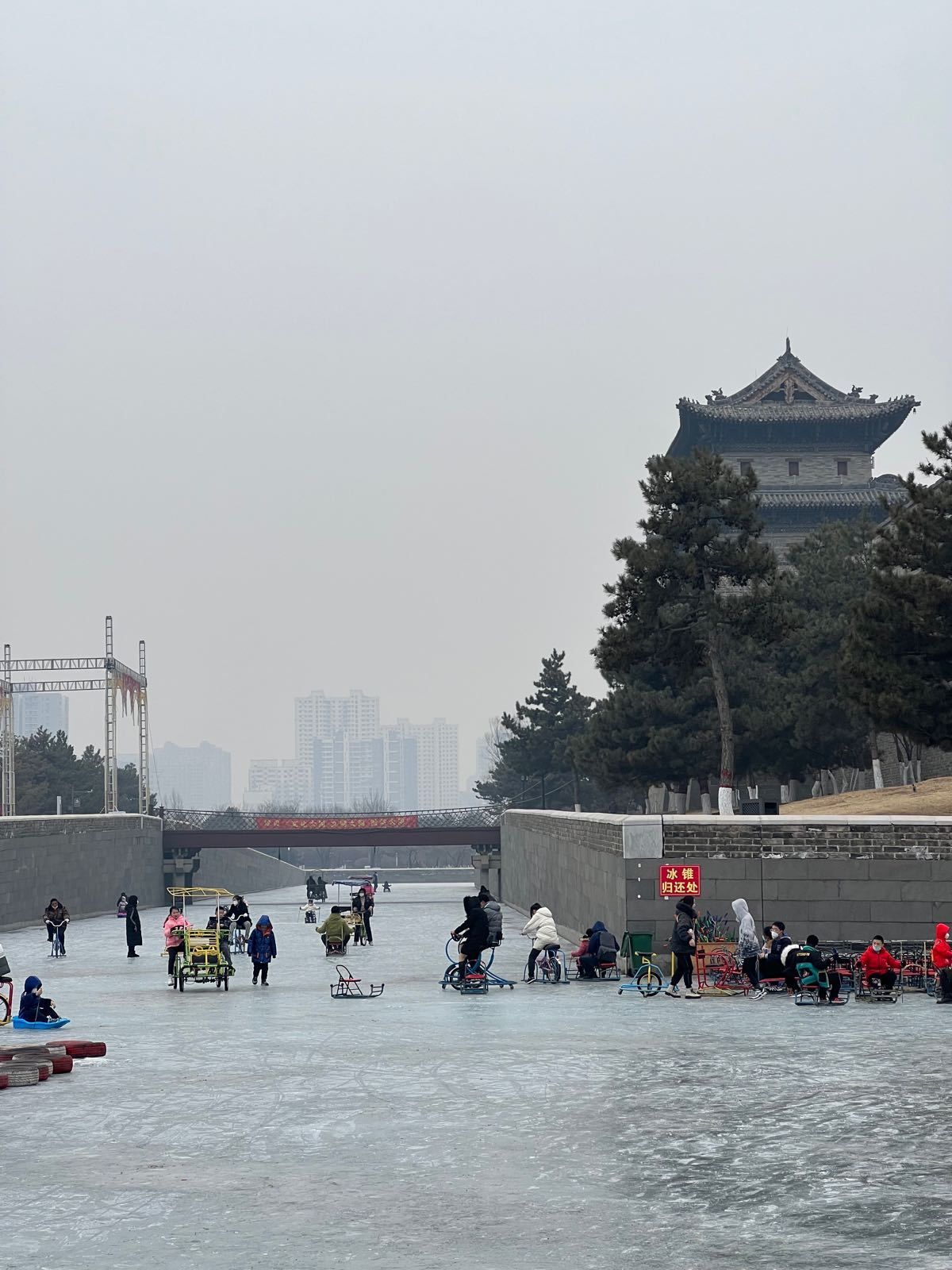 大同古城护城河游乐场