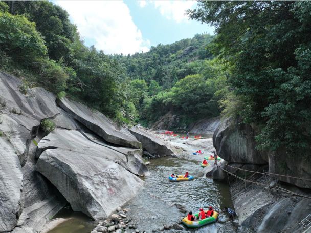 万佛山大隆潭峡谷漂流