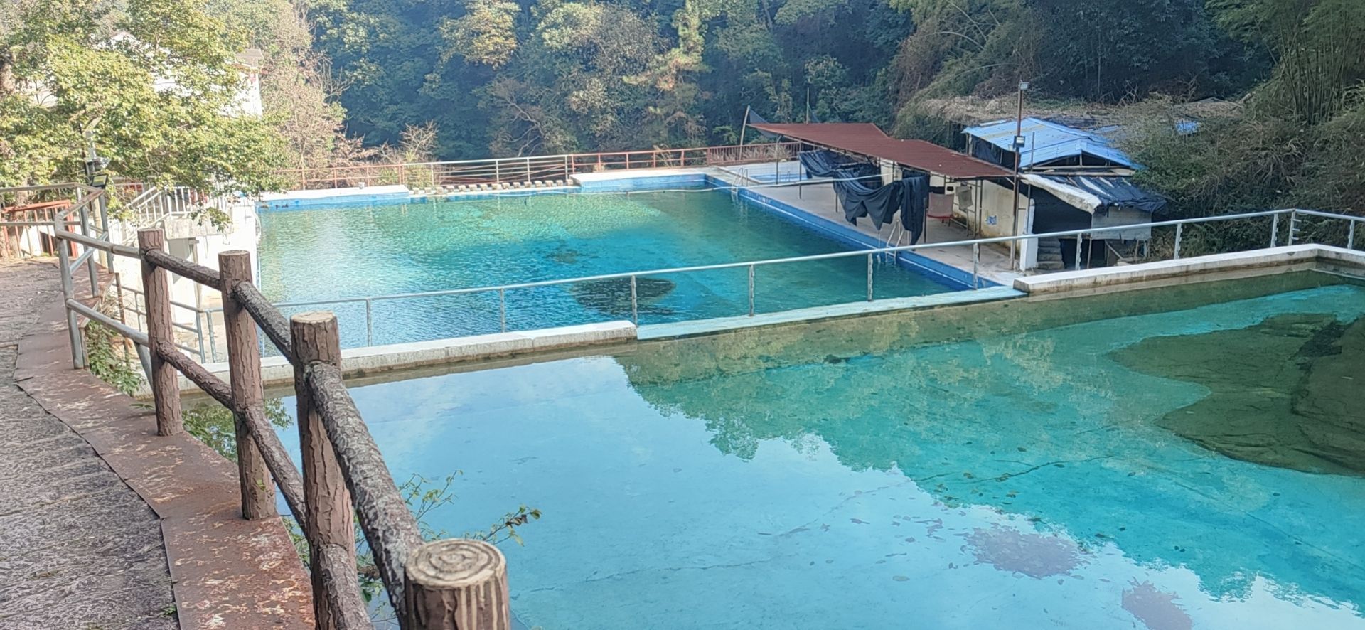 岷岗前村景区天然游泳池