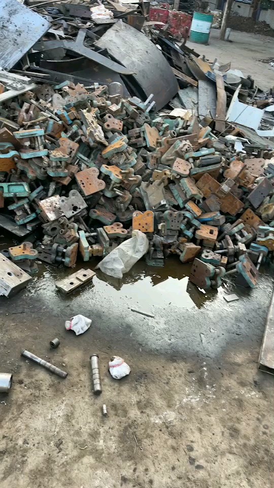 建兴废铁厂