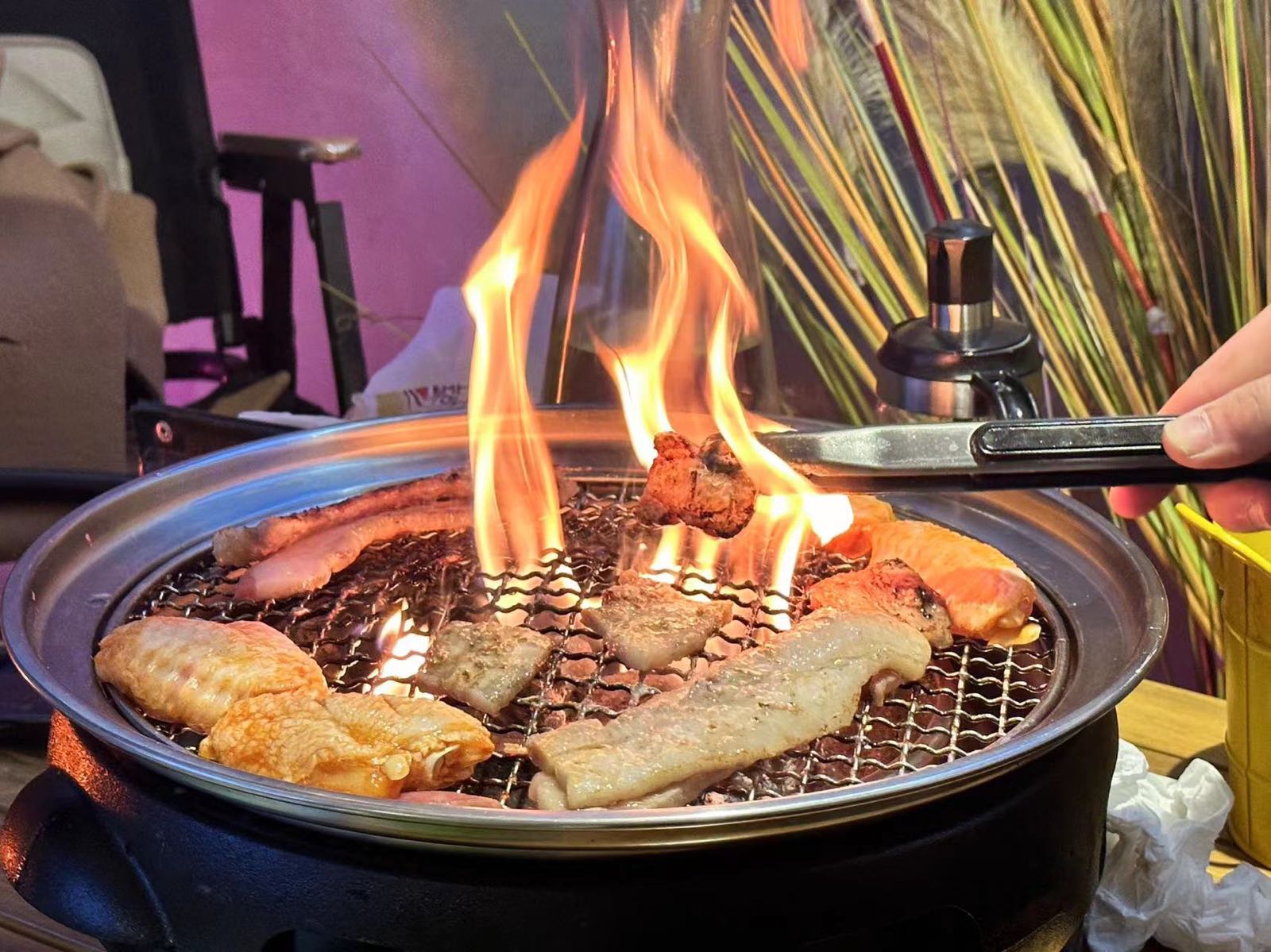 男烤烤肉酒吧露营店