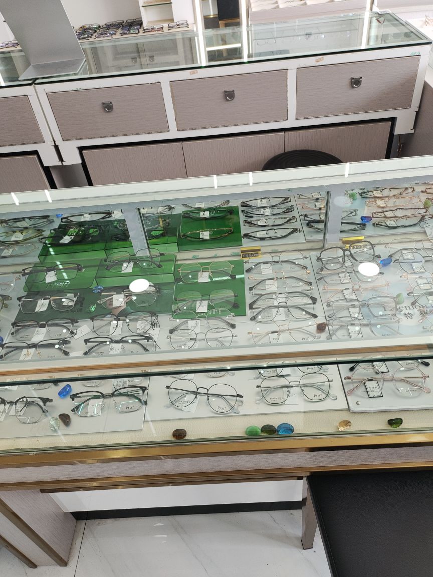 爱眼城配镜中心