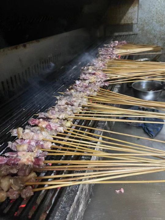 小貌老熙云街圆串串烧烤