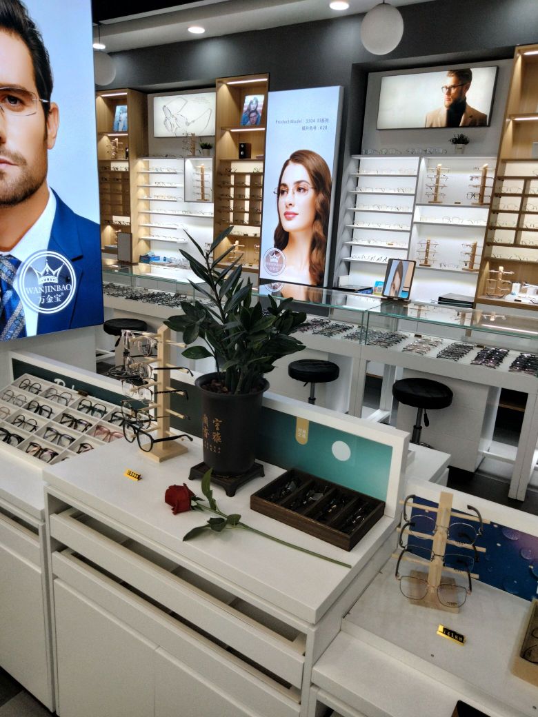 名臣眼镜(宏昌百货店)