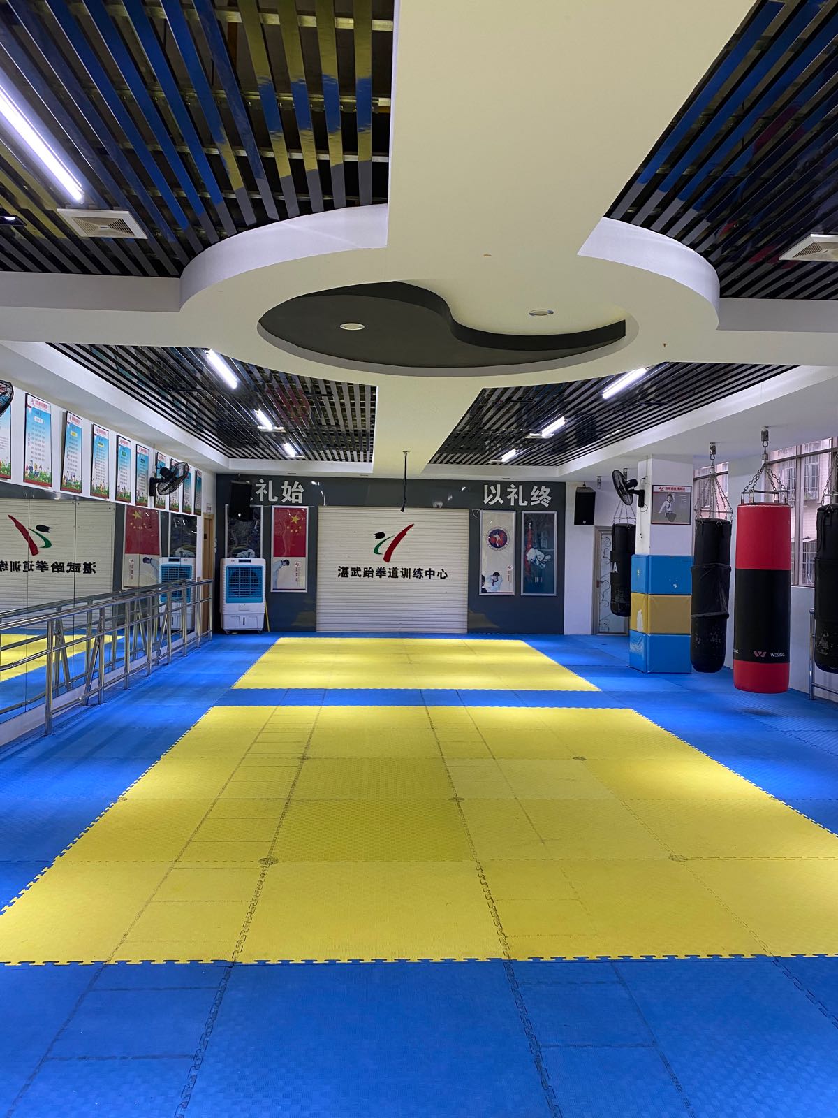 湛武篮球馆(电脑城店)