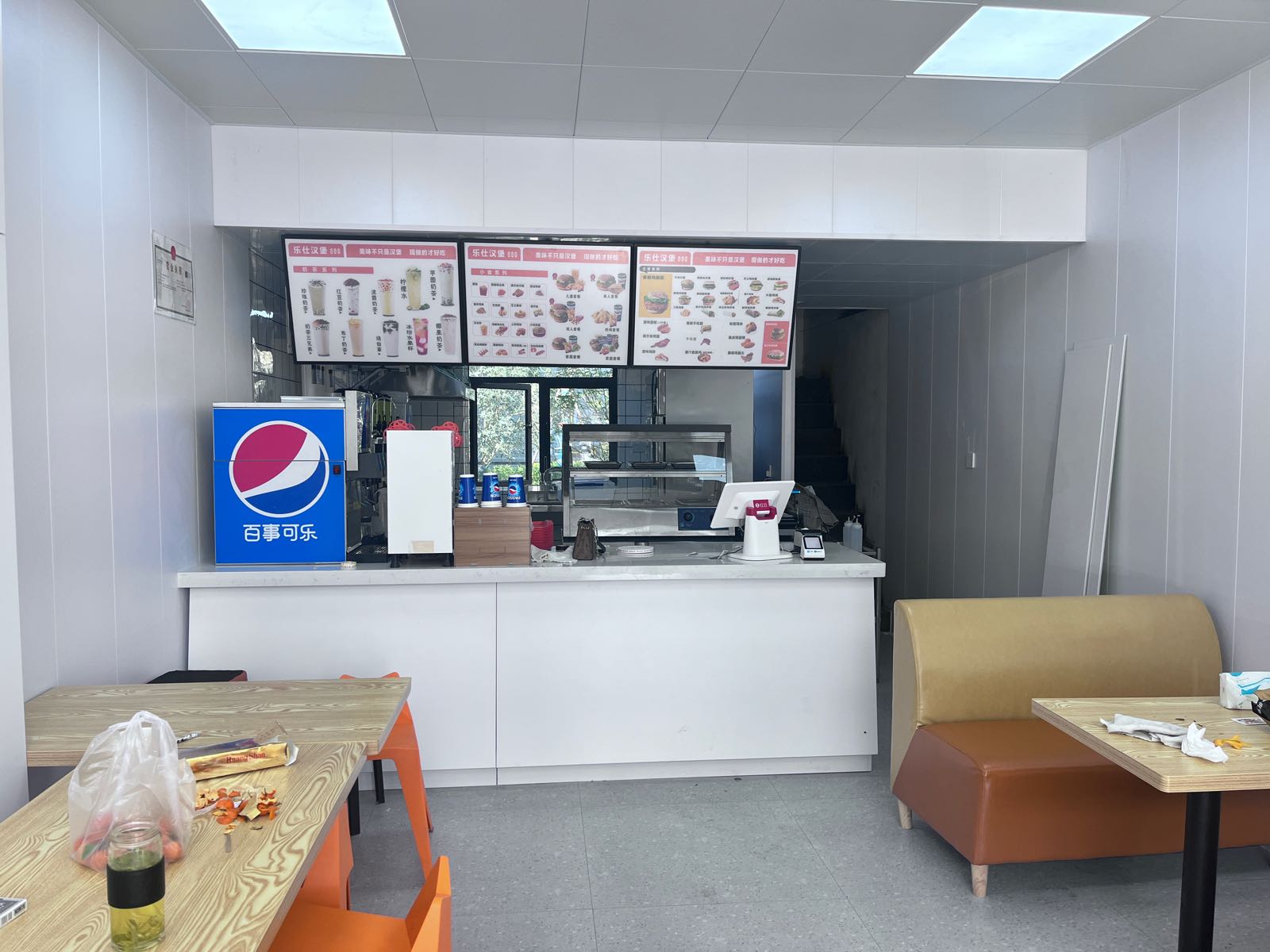 乐息啥仕碰汉堡店
