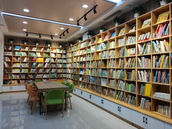 毛毛虫童书馆(和平路店)