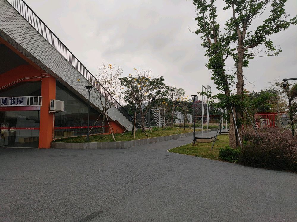 洞见书屋(尖东公园店)