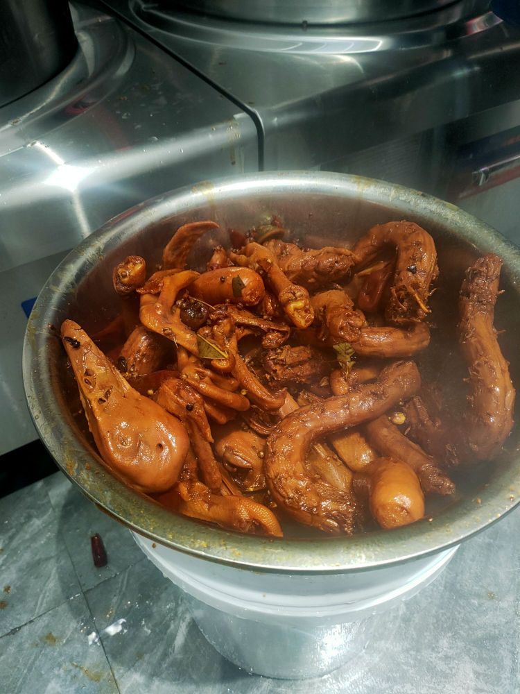 衢州玎哄头鸭官(上梅中路店)
