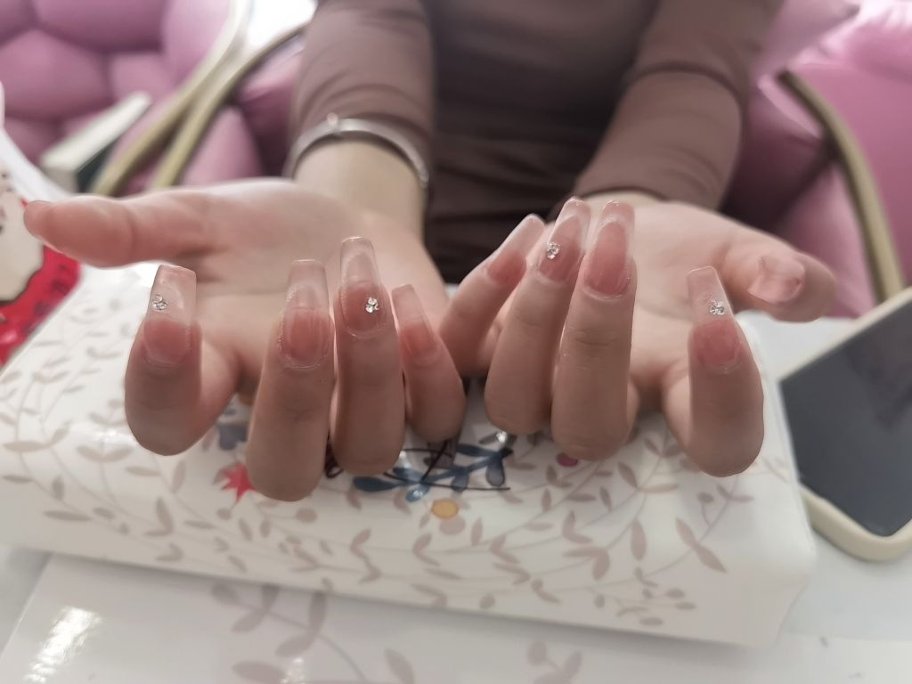 我枨宠矩你袄美甲美睫化妆盘发