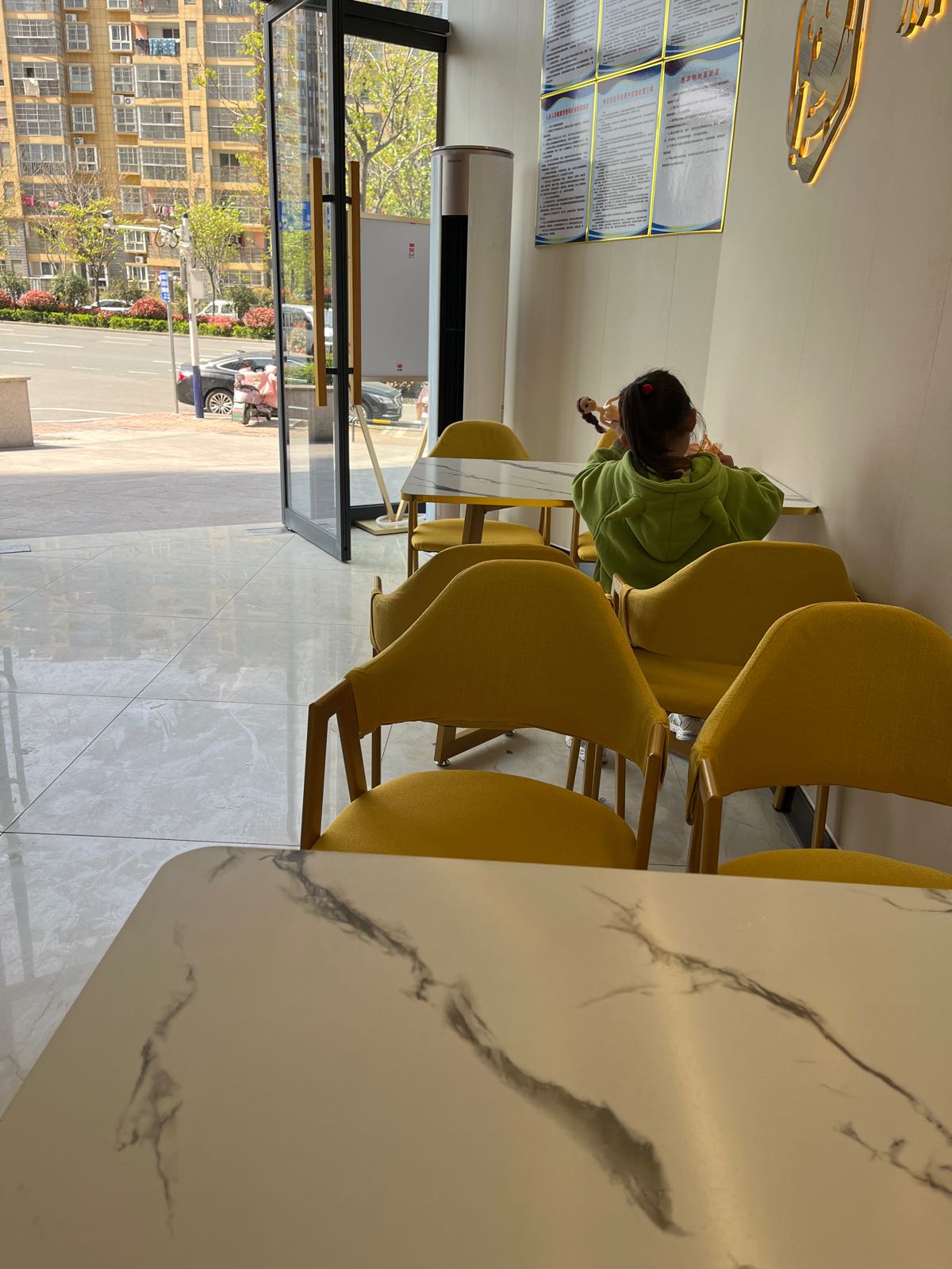 甜啦拉鲜果茶(万鼎银河湾店)