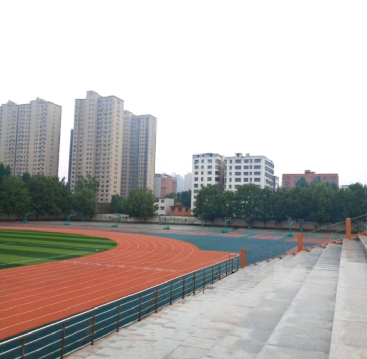 邓州市二高体育场