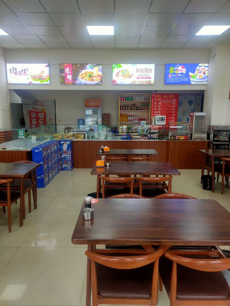 鑫鑫凉粉(龙城华府店)