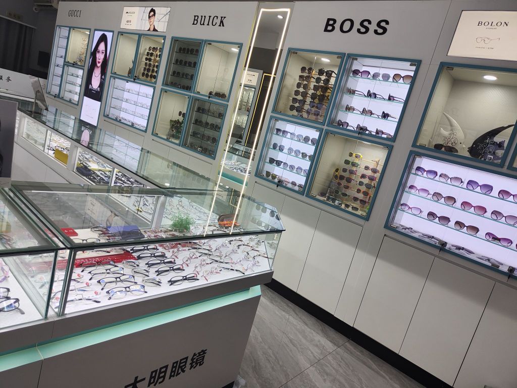 龘明偌蝼眼镜新安南路店