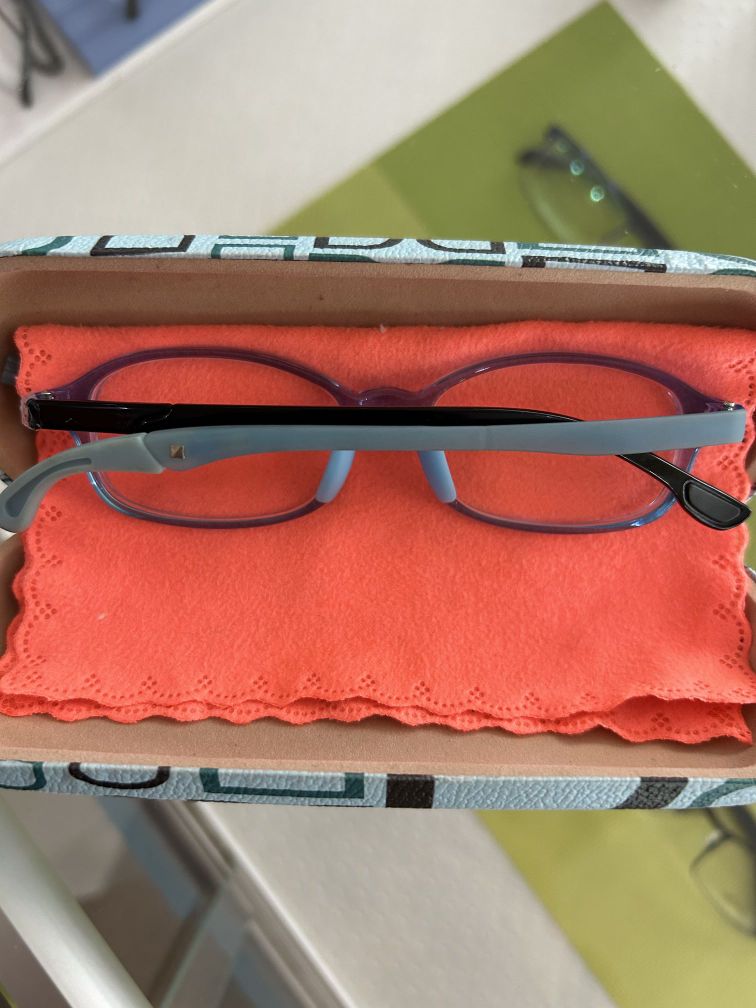 大鹰夫溧牛眼镜