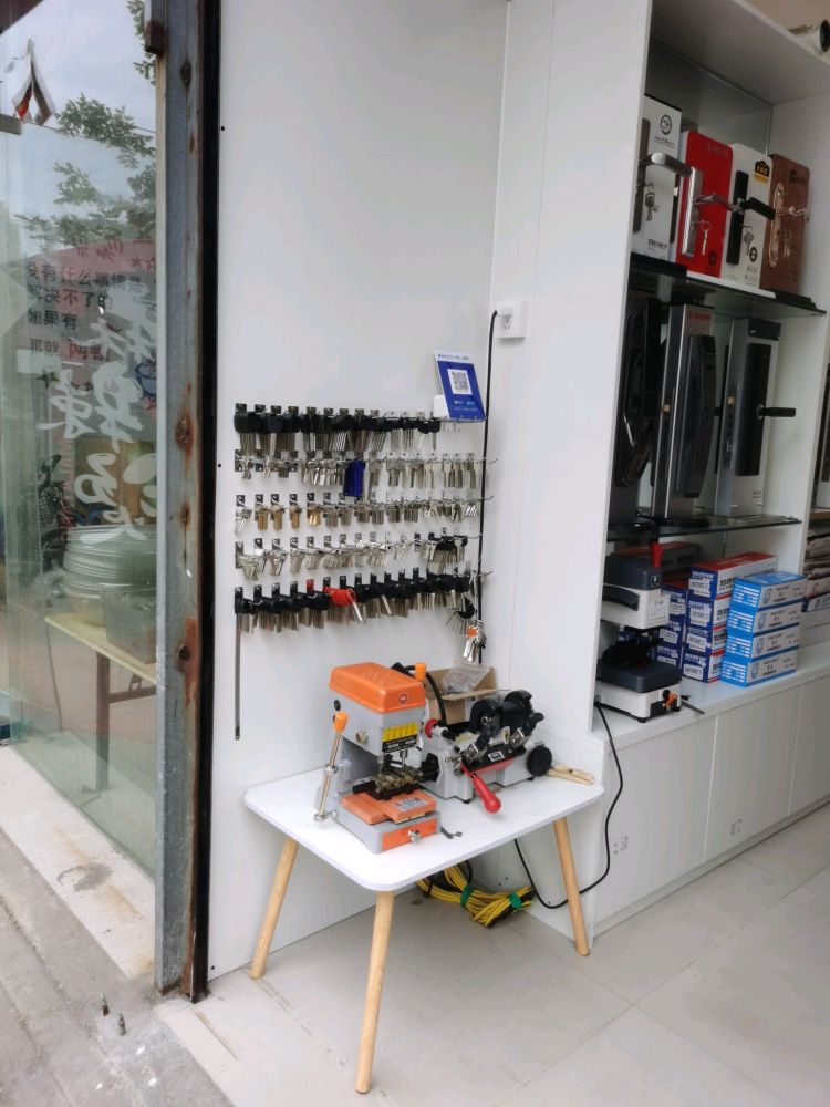 小刘开锁配汽车钥匙