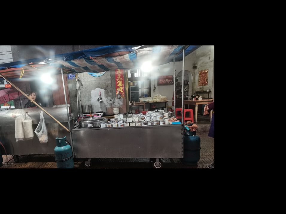 阿德颚秃课面店