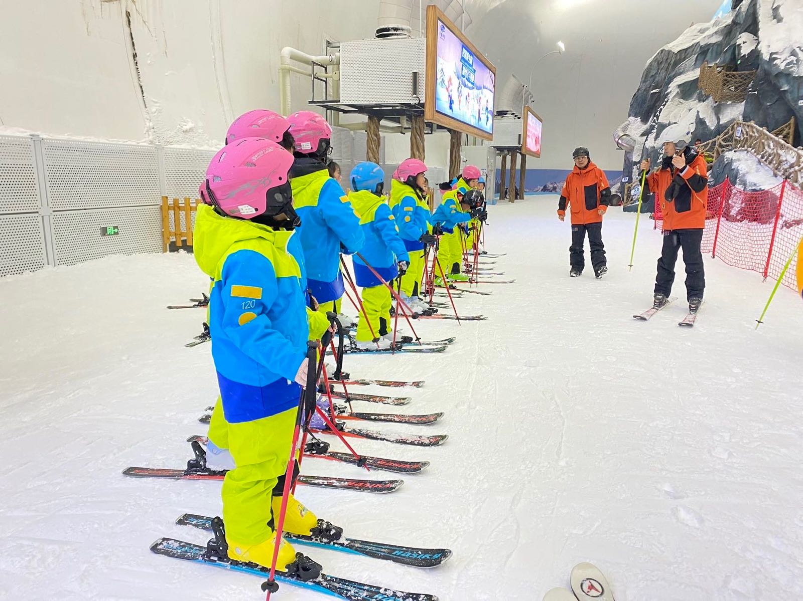 卡鲁滑雪大师学院(卡鲁冰雪世界店)