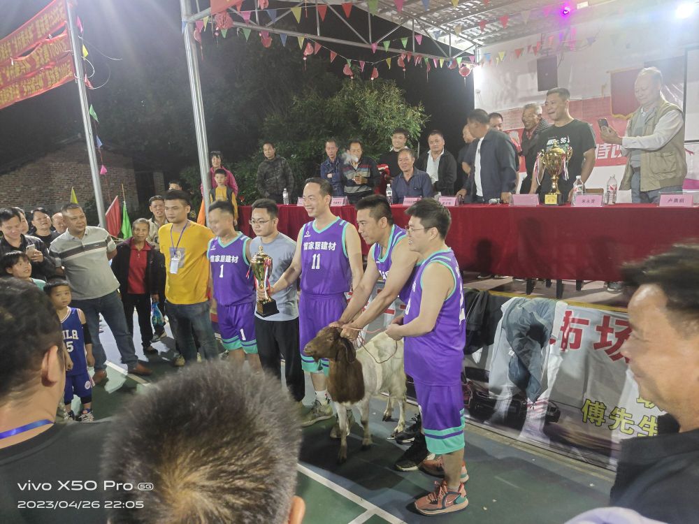 南津村滩头屯网红KTV篮球场