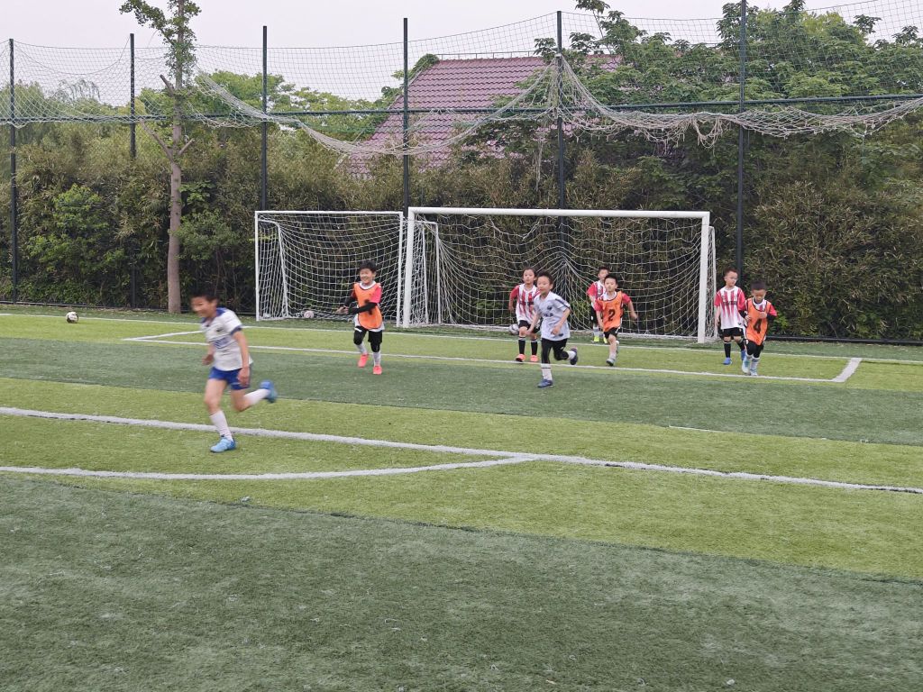 嗨仔青少年足球俱乐部(宝山区塘祁路店)