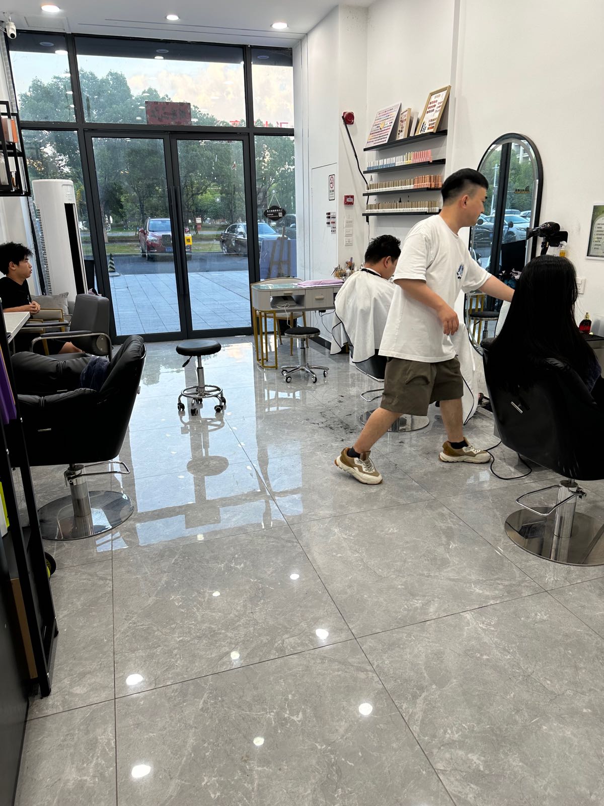 秀伊Hair salon(多弗玖号公馆店)