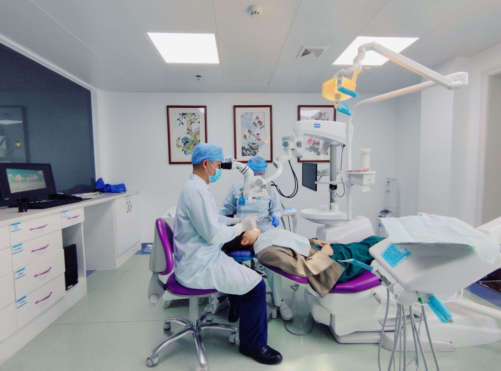 中山市口腔医院地上停车场-出入口