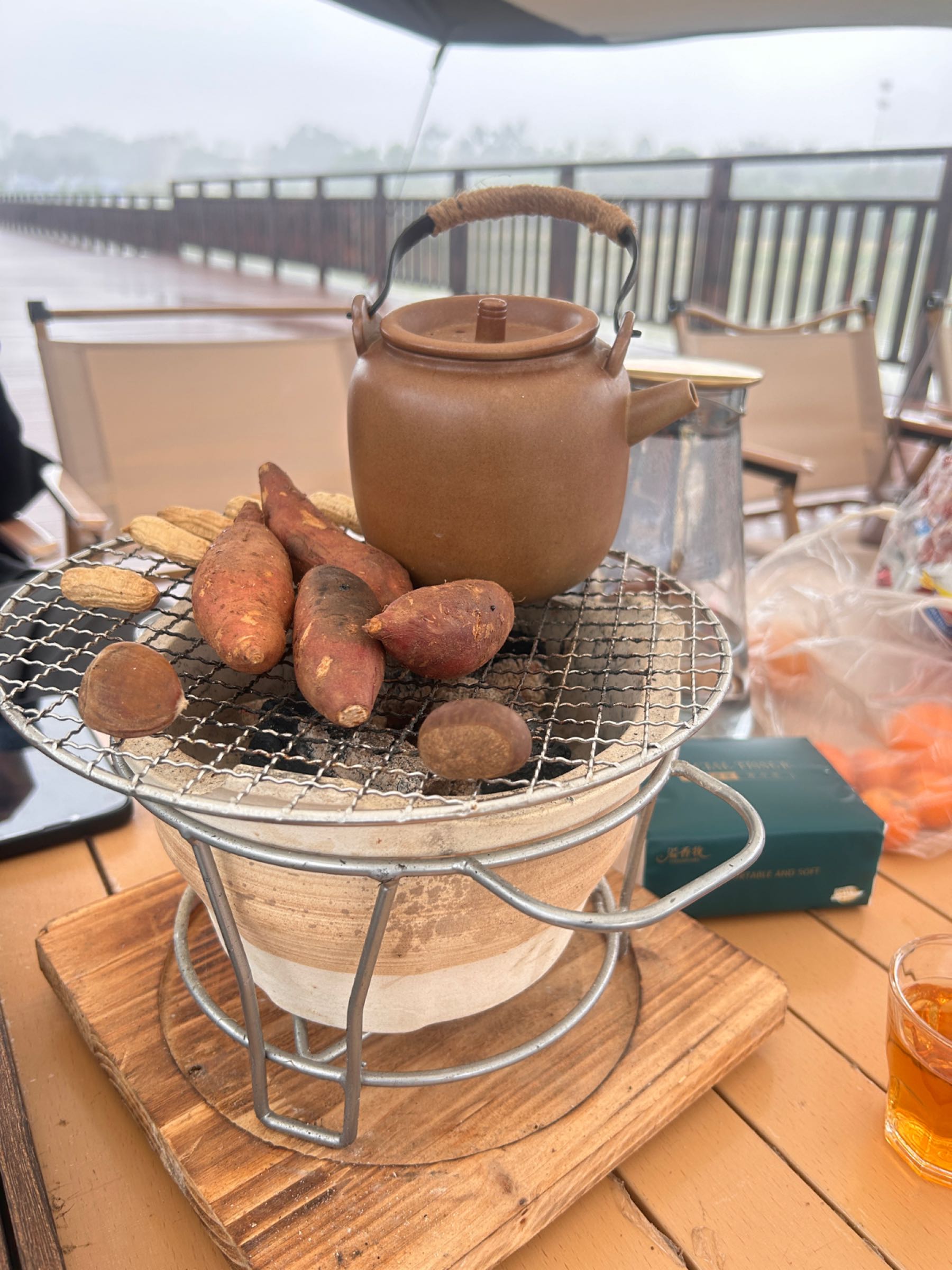 鲸点江边营地烧烤露营团建