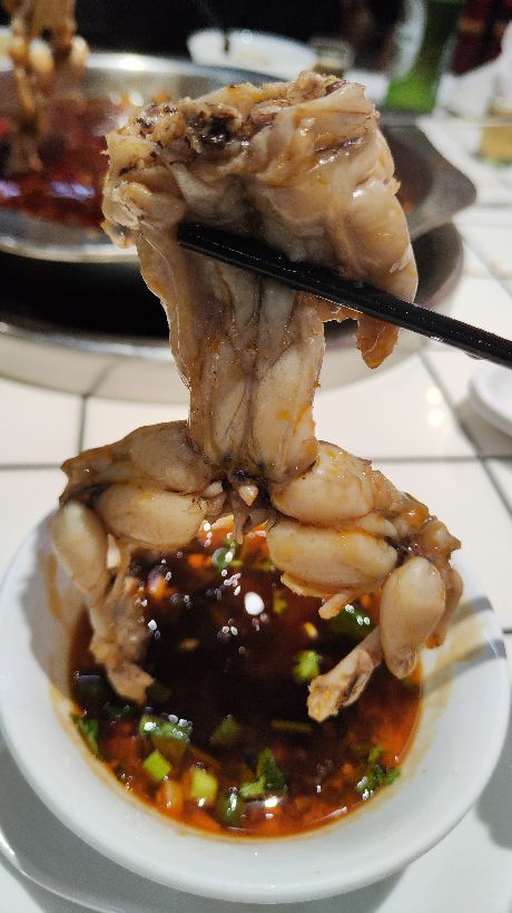 邓发发自助乌鱼花牛蛙火锅