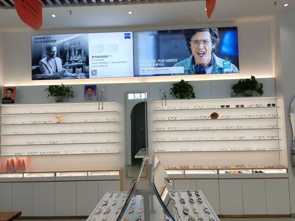 鲁班a眼镜(王府井商业广场河西店)