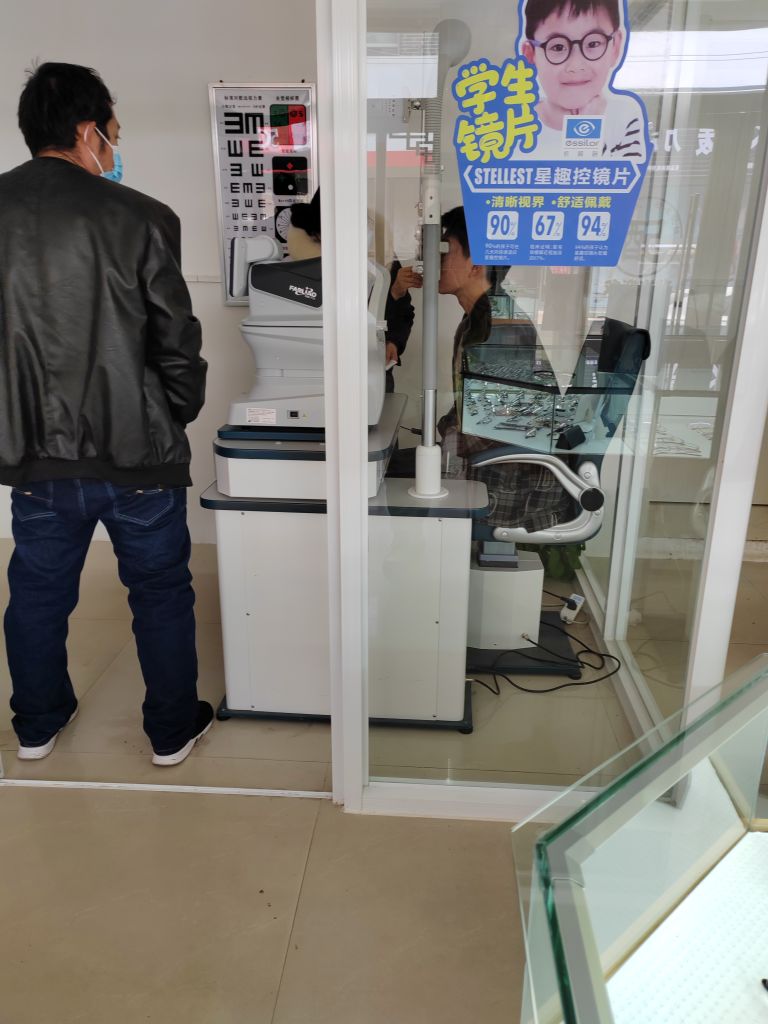 明眼镜镜城