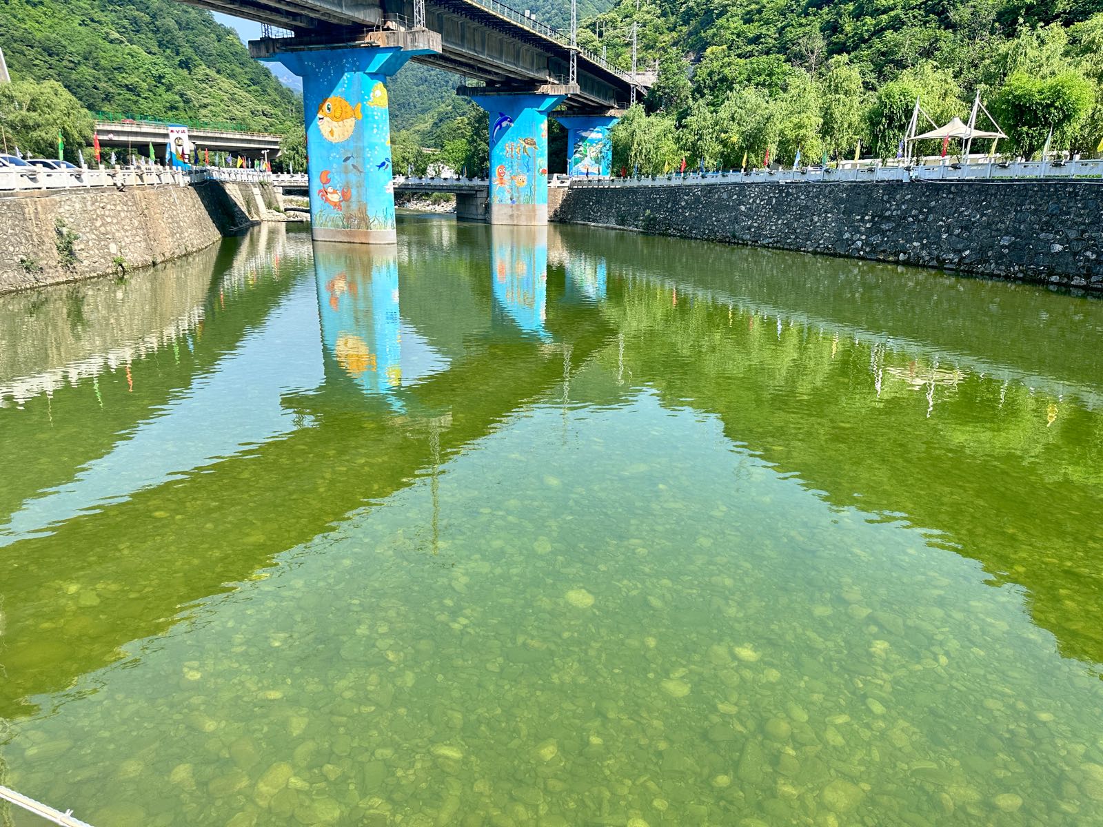 牛踌矬背梁漂流