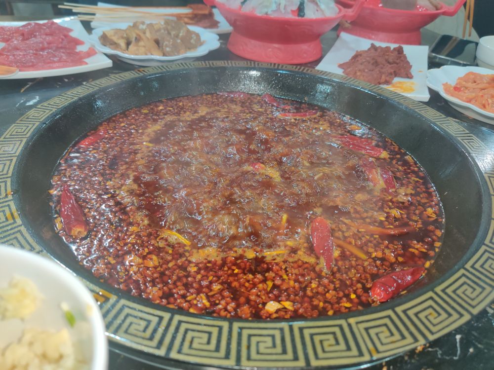 觑叁宴浇城老火锅