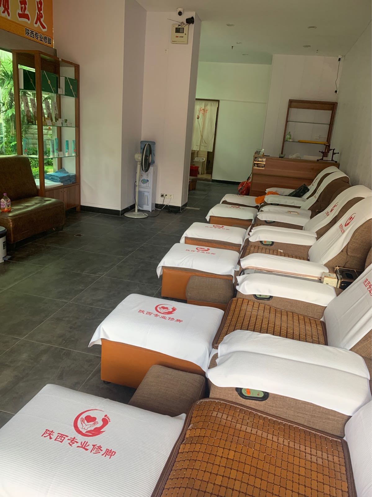 陕西专业修脚(现代经典花园店)