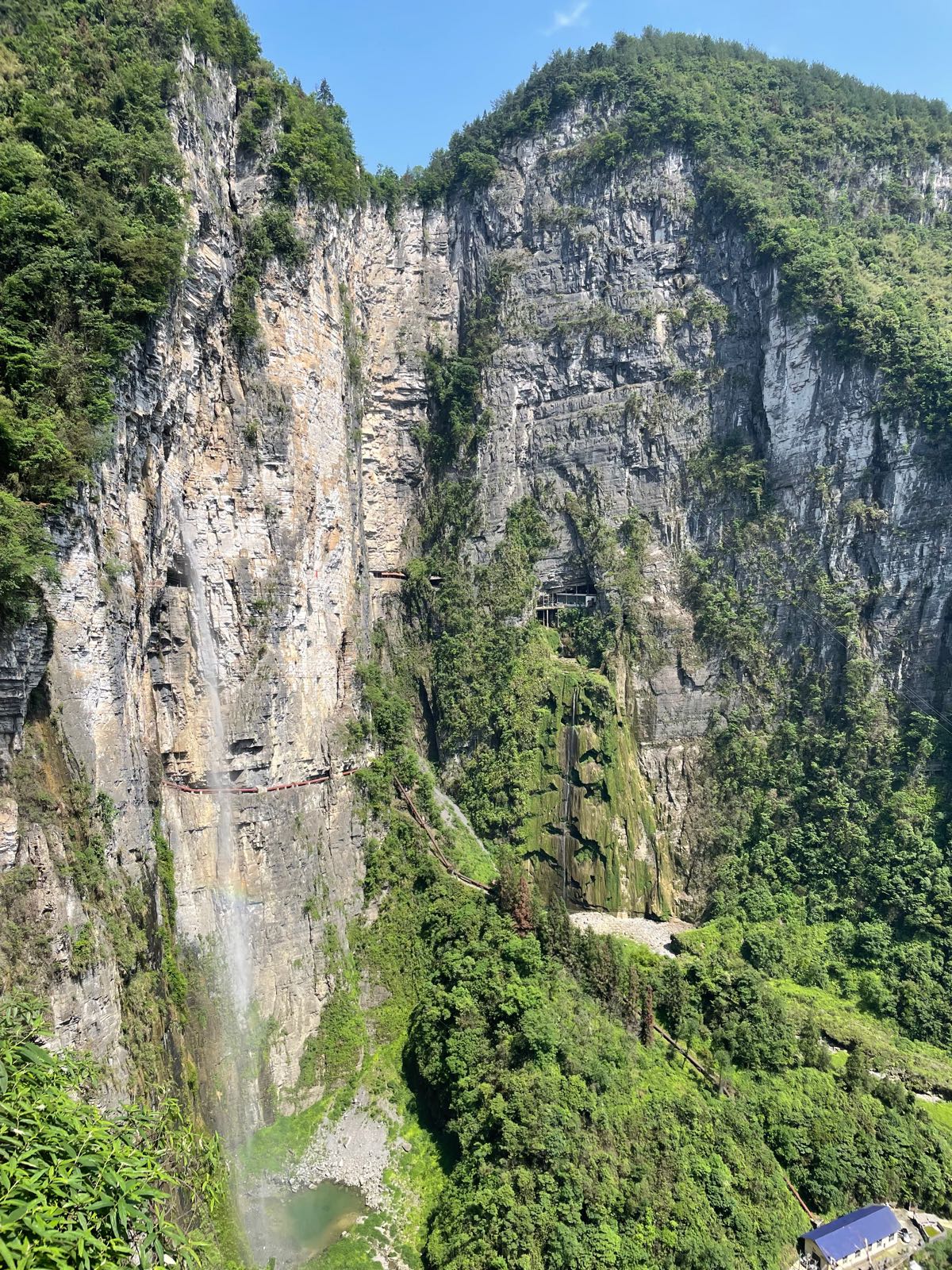 吉龙小学龙洞