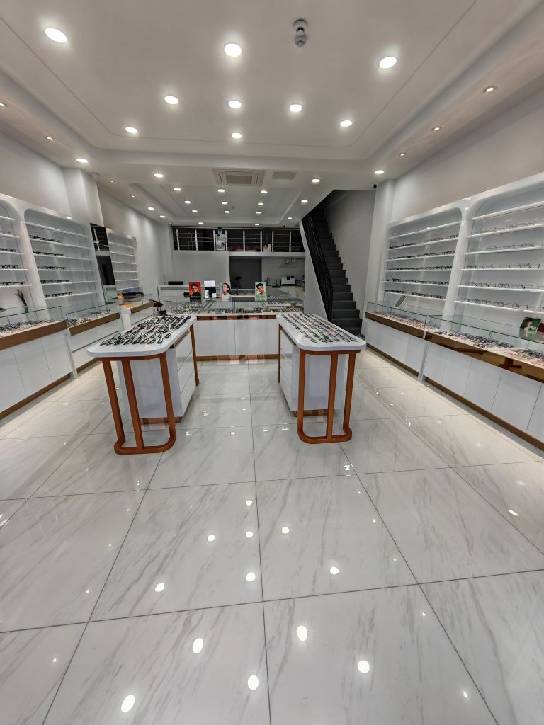 阿伦眼镜店